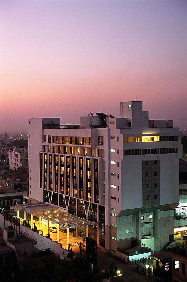 golden tulip jaipur